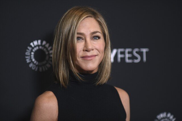 Jennifer Aniston lança série de livros infantis com o melhor 'amigo' Clydeo o cachorro